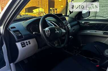 Внедорожник / Кроссовер Mitsubishi Pajero Sport 2014 в Днепре