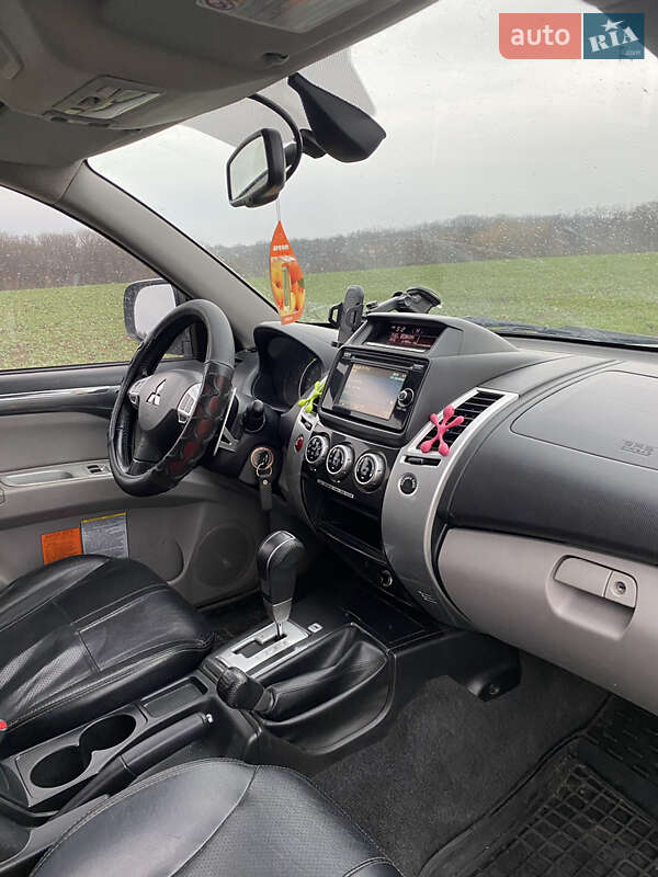 Позашляховик / Кросовер Mitsubishi Pajero Sport 2013 в Умані фото 19 Позашляховик / Кросовер Mitsubishi Pajero Sport 2013 в Умані