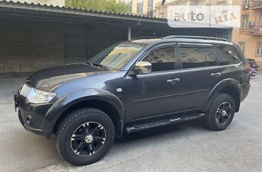 Внедорожник / Кроссовер Mitsubishi Pajero Sport 2013 в Киеве