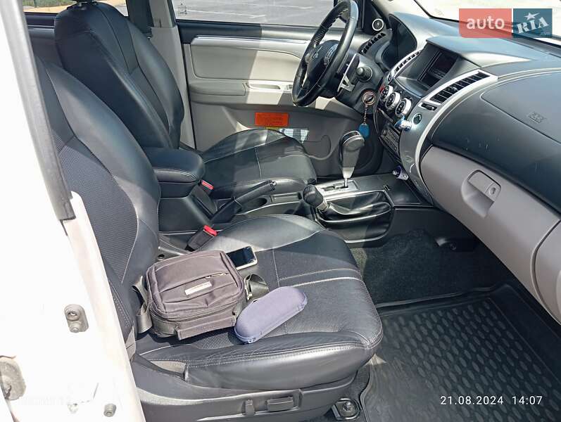 Внедорожник / Кроссовер Mitsubishi Pajero Sport 2012 в Ужгороде