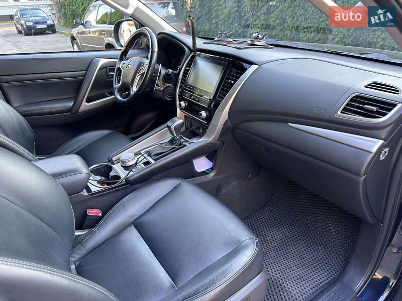 Внедорожник / Кроссовер Mitsubishi Pajero Sport 2021 в Ровно