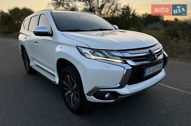 Внедорожник / Кроссовер Mitsubishi Pajero Sport 2017 в Киеве