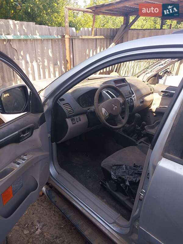 Внедорожник / Кроссовер Mitsubishi Pajero Sport 2013 в Изюме