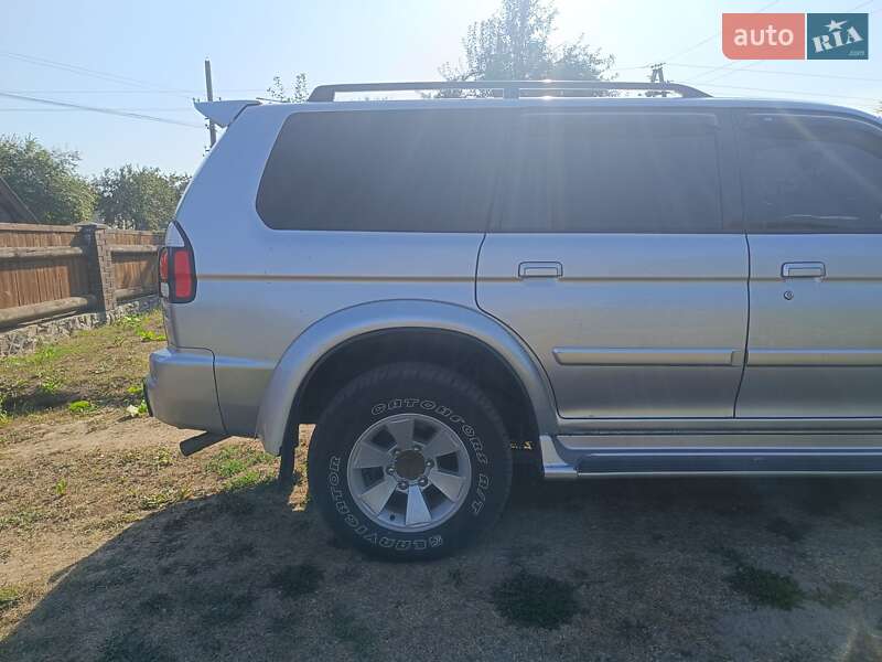 Внедорожник / Кроссовер Mitsubishi Pajero Sport 2006 в Глухове