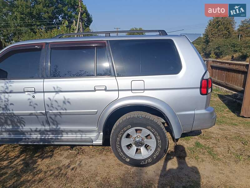 Внедорожник / Кроссовер Mitsubishi Pajero Sport 2006 в Глухове