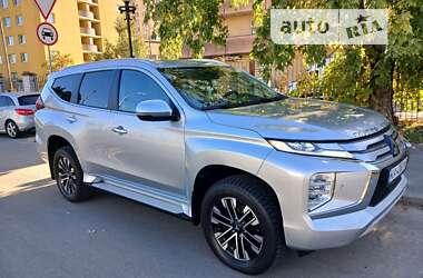 Позашляховик / Кросовер Mitsubishi Pajero Sport 2020 в Києві