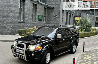 Внедорожник / Кроссовер Mitsubishi Pajero Sport 2000 в Киеве