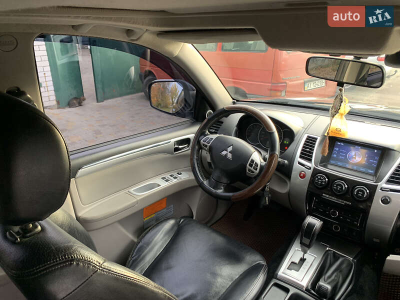 Позашляховик / Кросовер Mitsubishi Pajero Sport 2011 в Броварах