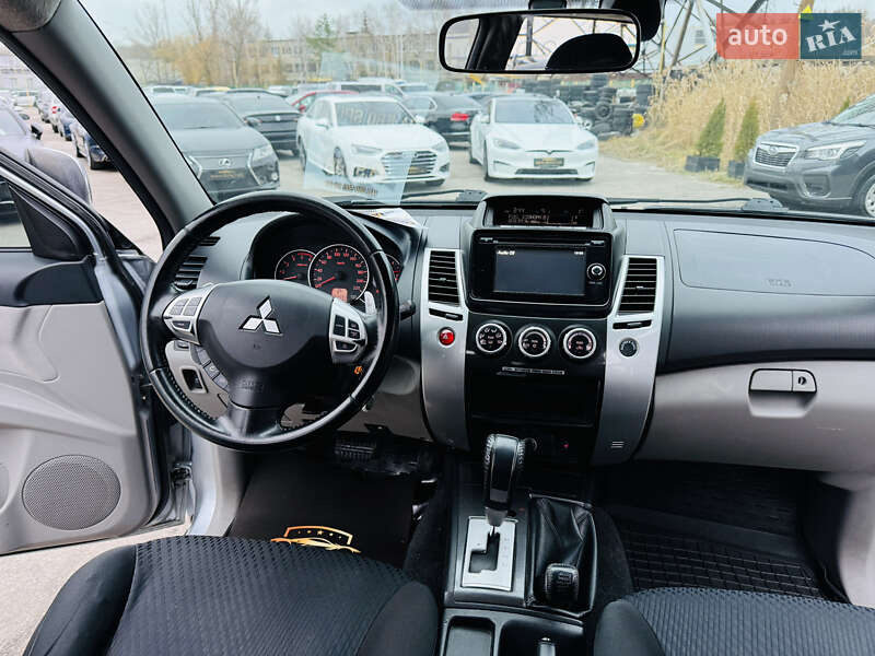 Внедорожник / Кроссовер Mitsubishi Pajero Sport 2013 в Харькове