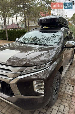 Внедорожник / Кроссовер Mitsubishi Pajero Sport 2021 в 