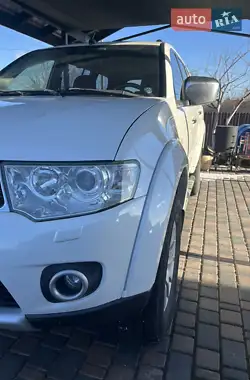 Mitsubishi Pajero Sport 2011