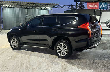 Внедорожник / Кроссовер Mitsubishi Pajero Sport 2016 в 
