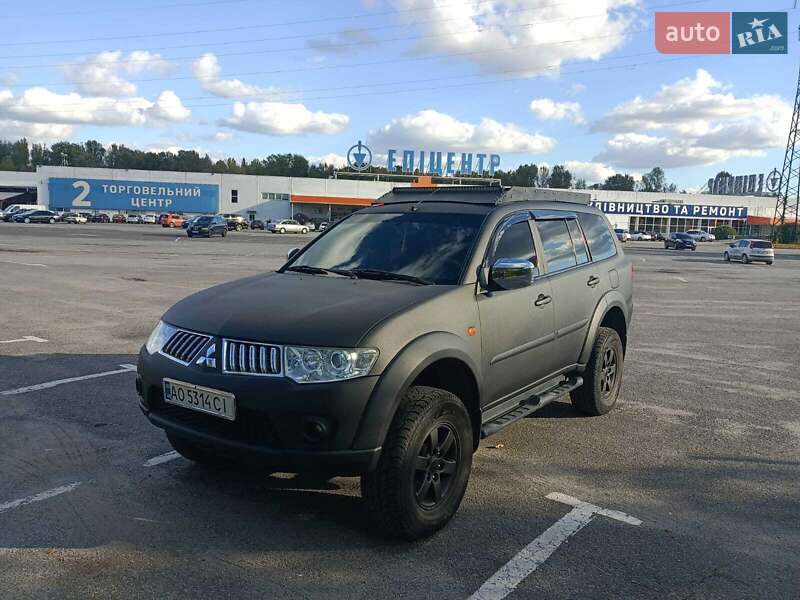 Внедорожник / Кроссовер Mitsubishi Pajero Sport 2010 в 