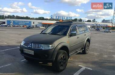 Внедорожник / Кроссовер Mitsubishi Pajero Sport 2010 в 