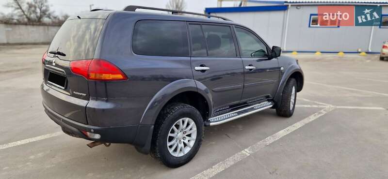 Внедорожник / Кроссовер Mitsubishi Pajero Sport 2012 в Кременчуге