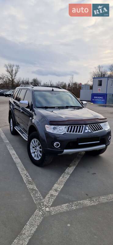 Внедорожник / Кроссовер Mitsubishi Pajero Sport 2012 в Кременчуге