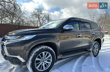 Внедорожник / Кроссовер Mitsubishi Pajero Sport 2017 в Киеве