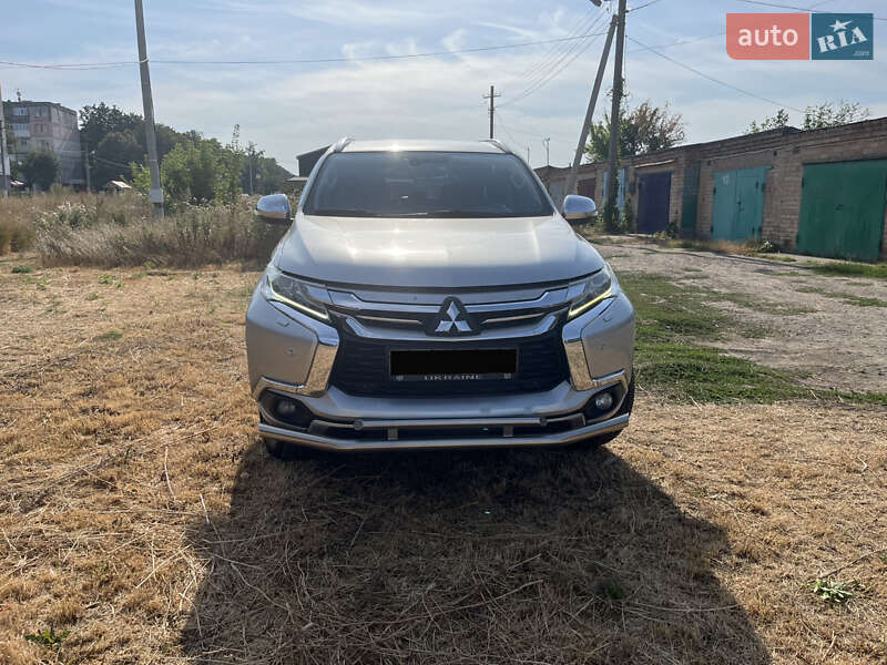 Внедорожник / Кроссовер Mitsubishi Pajero Sport 2017 в Синельниково