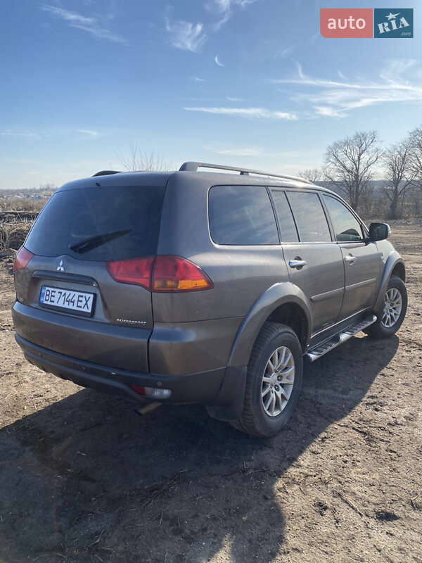 Внедорожник / Кроссовер Mitsubishi Pajero Sport 2013 в Первомайске