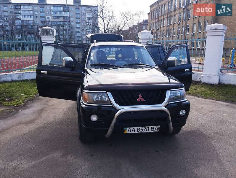 Позашляховик / Кросовер Mitsubishi Pajero Sport 2000 в Києві
