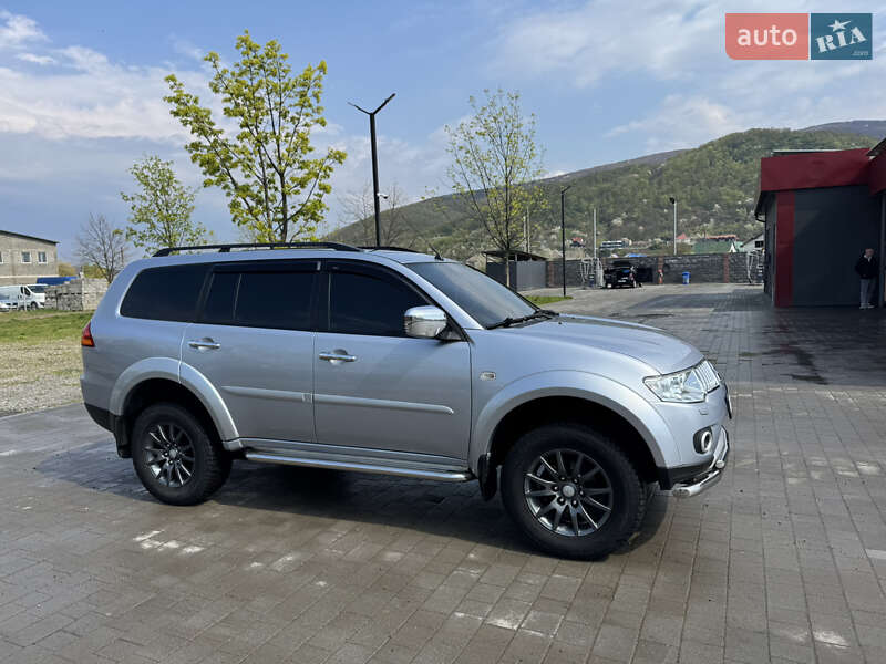 Позашляховик / Кросовер Mitsubishi Pajero Sport 2011 в Виноградові
