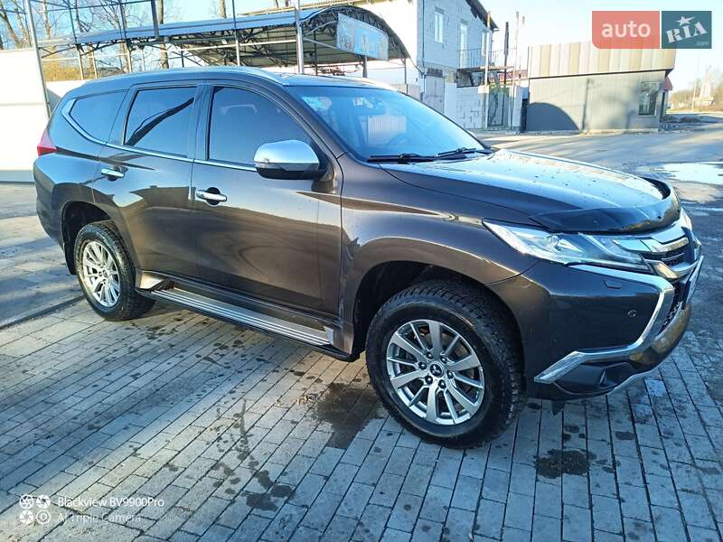 Внедорожник / Кроссовер Mitsubishi Pajero Sport 2017 в 
