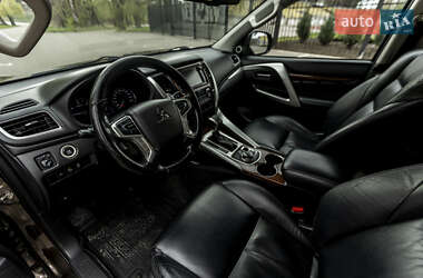 Внедорожник / Кроссовер Mitsubishi Pajero Sport 2016 в 