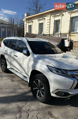 Внедорожник / Кроссовер Mitsubishi Pajero Sport 2016 в 
