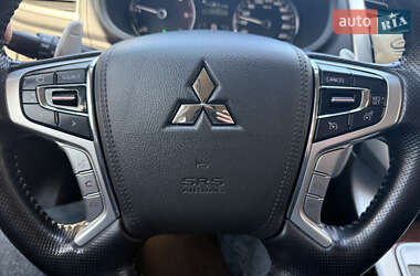 Внедорожник / Кроссовер Mitsubishi Pajero Sport 2016 в 
