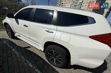 Внедорожник / Кроссовер Mitsubishi Pajero Sport 2016 в 