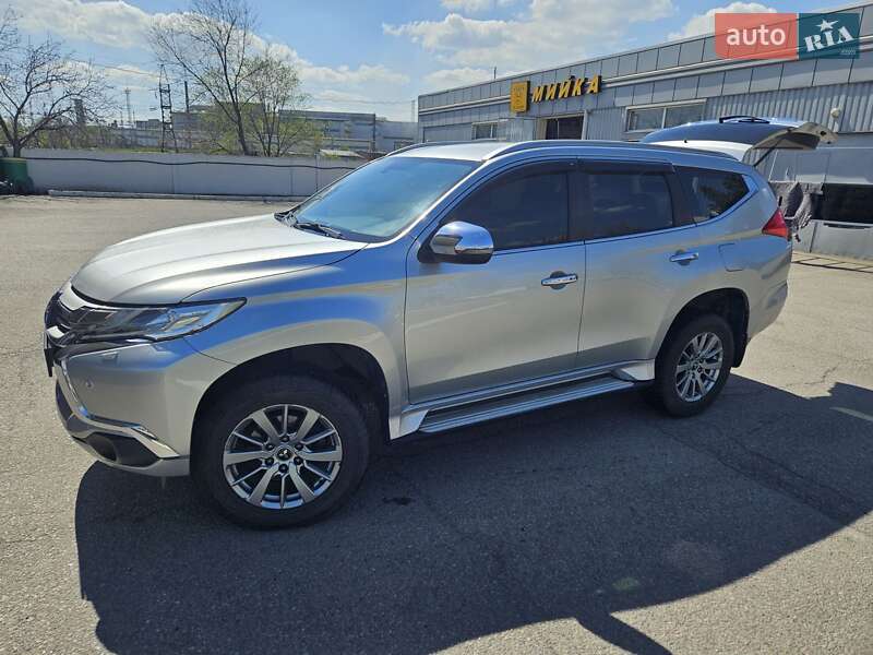 Позашляховик / Кросовер Mitsubishi Pajero Sport 2016 в Дніпрі