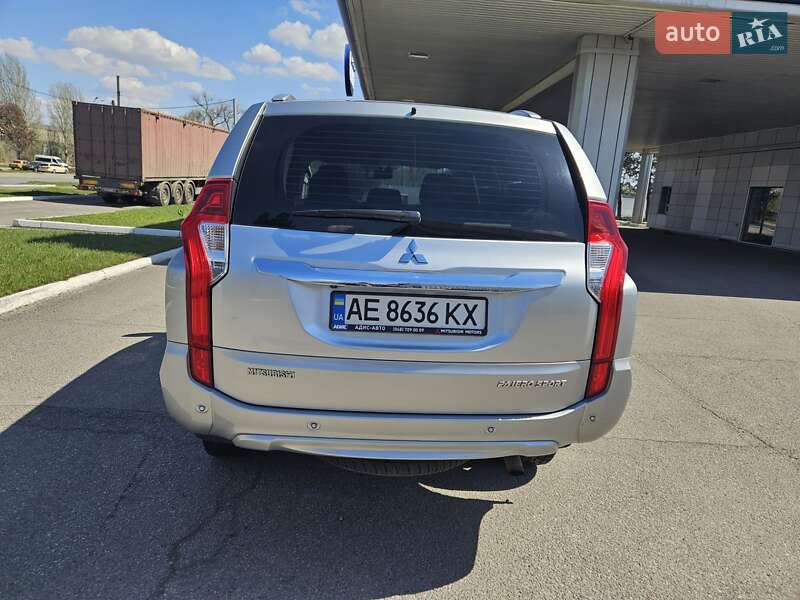 Позашляховик / Кросовер Mitsubishi Pajero Sport 2016 в Дніпрі