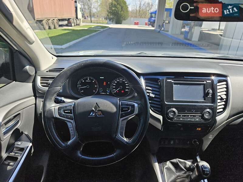 Позашляховик / Кросовер Mitsubishi Pajero Sport 2016 в Дніпрі
