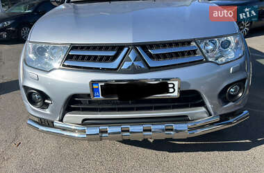 Позашляховик / Кросовер Mitsubishi Pajero Sport 2013 в 