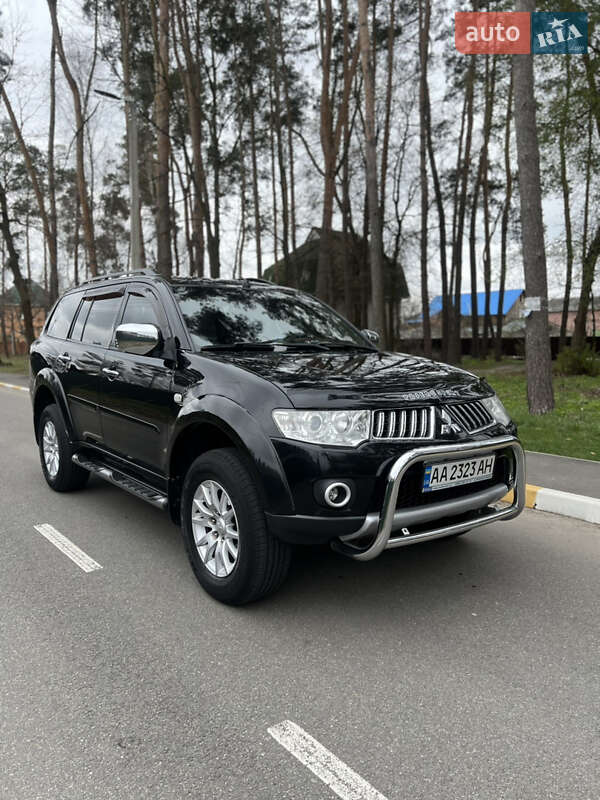 Позашляховик / Кросовер Mitsubishi Pajero Sport 2011 в Києві