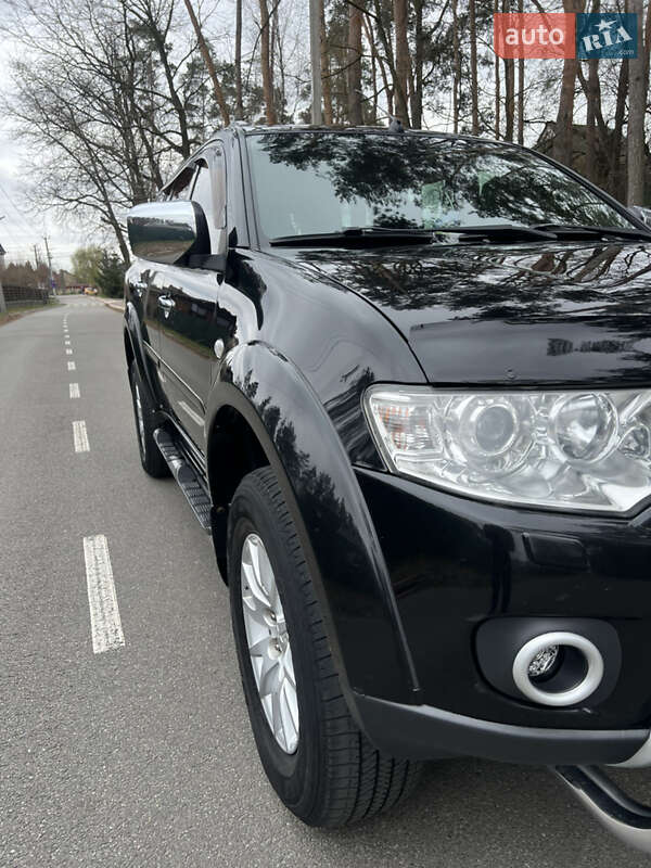Позашляховик / Кросовер Mitsubishi Pajero Sport 2011 в Києві