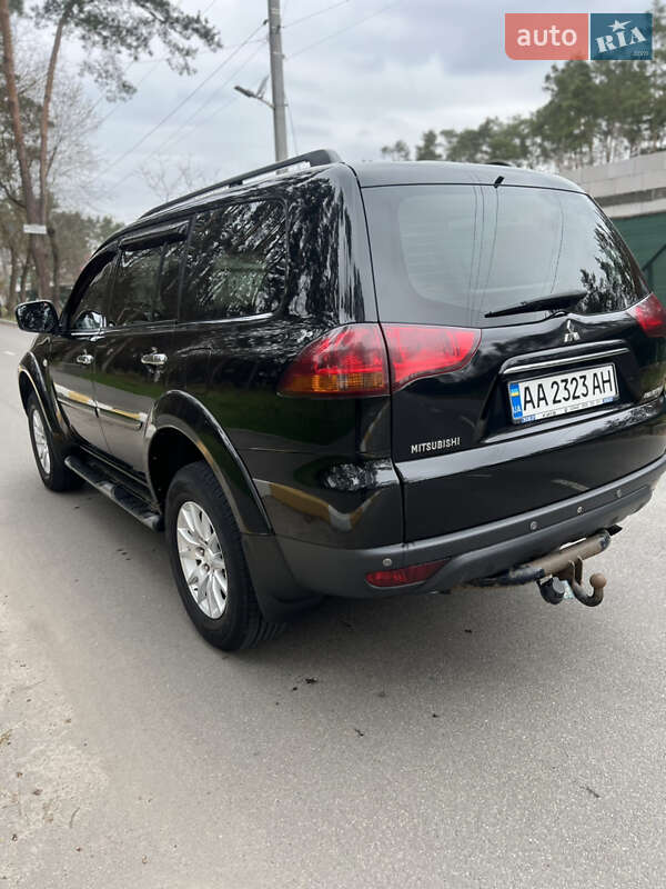 Позашляховик / Кросовер Mitsubishi Pajero Sport 2011 в Києві