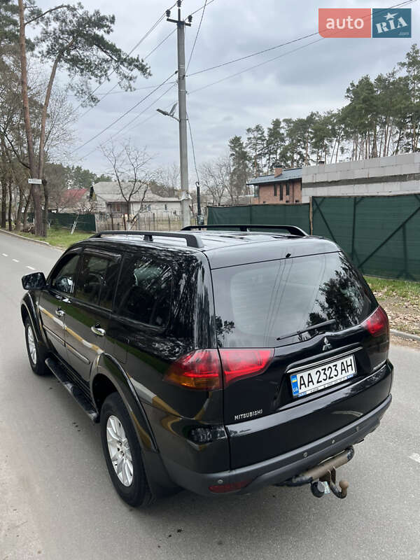 Позашляховик / Кросовер Mitsubishi Pajero Sport 2011 в Києві