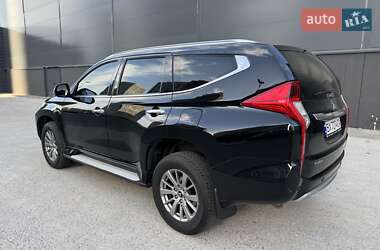 Внедорожник / Кроссовер Mitsubishi Pajero Sport 2017 в 