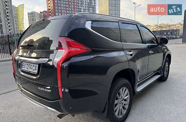 Внедорожник / Кроссовер Mitsubishi Pajero Sport 2017 в 