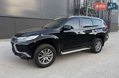 Внедорожник / Кроссовер Mitsubishi Pajero Sport 2017 в 