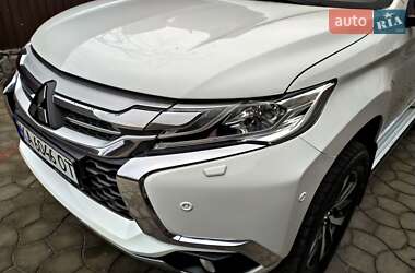 Внедорожник / Кроссовер Mitsubishi Pajero Sport 2016 в 
