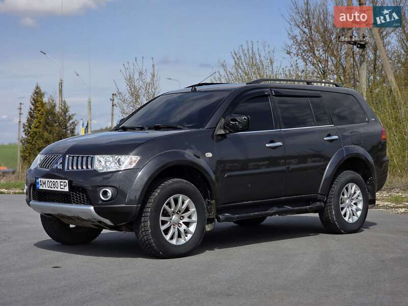 Mitsubishi Pajero Sport 2011