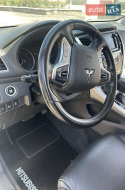 Внедорожник / Кроссовер Mitsubishi Pajero Sport 2016 в 