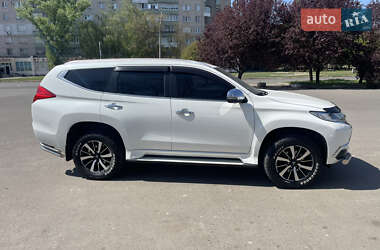 Внедорожник / Кроссовер Mitsubishi Pajero Sport 2016 в 