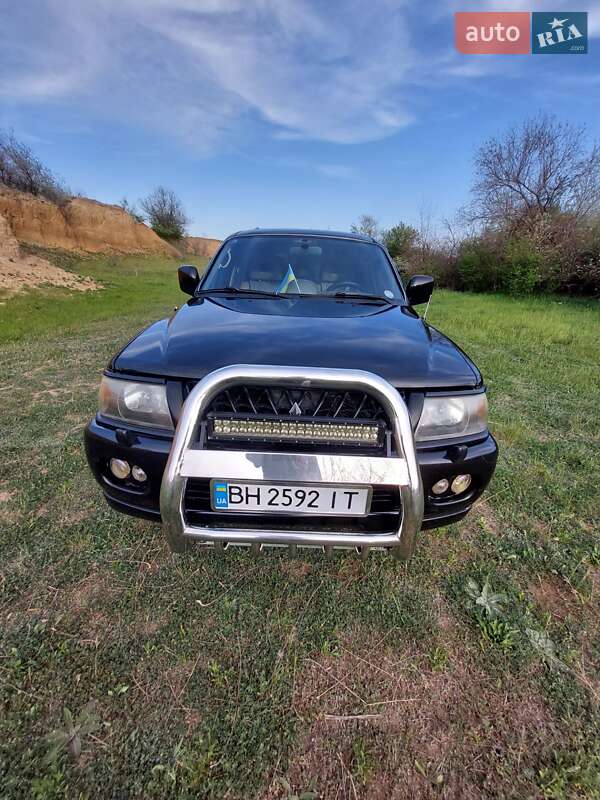 Позашляховик / Кросовер Mitsubishi Pajero Sport 2001 в 