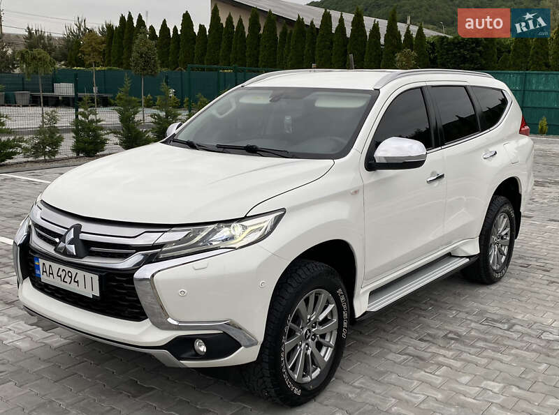 Позашляховик / Кросовер Mitsubishi Pajero Sport 2016 в 