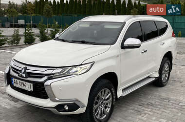 Позашляховик / Кросовер Mitsubishi Pajero Sport 2016 в 
