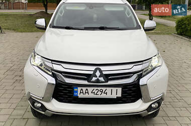 Позашляховик / Кросовер Mitsubishi Pajero Sport 2016 в 