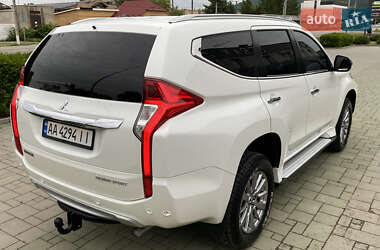 Позашляховик / Кросовер Mitsubishi Pajero Sport 2016 в 